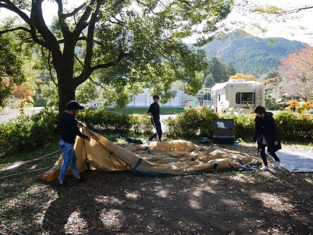 池の山キャンプ場　テント設営